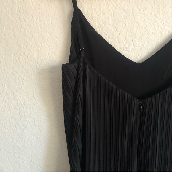 Astr Pleated MIDI Dress in Black (Small) - Picture 5 of 5